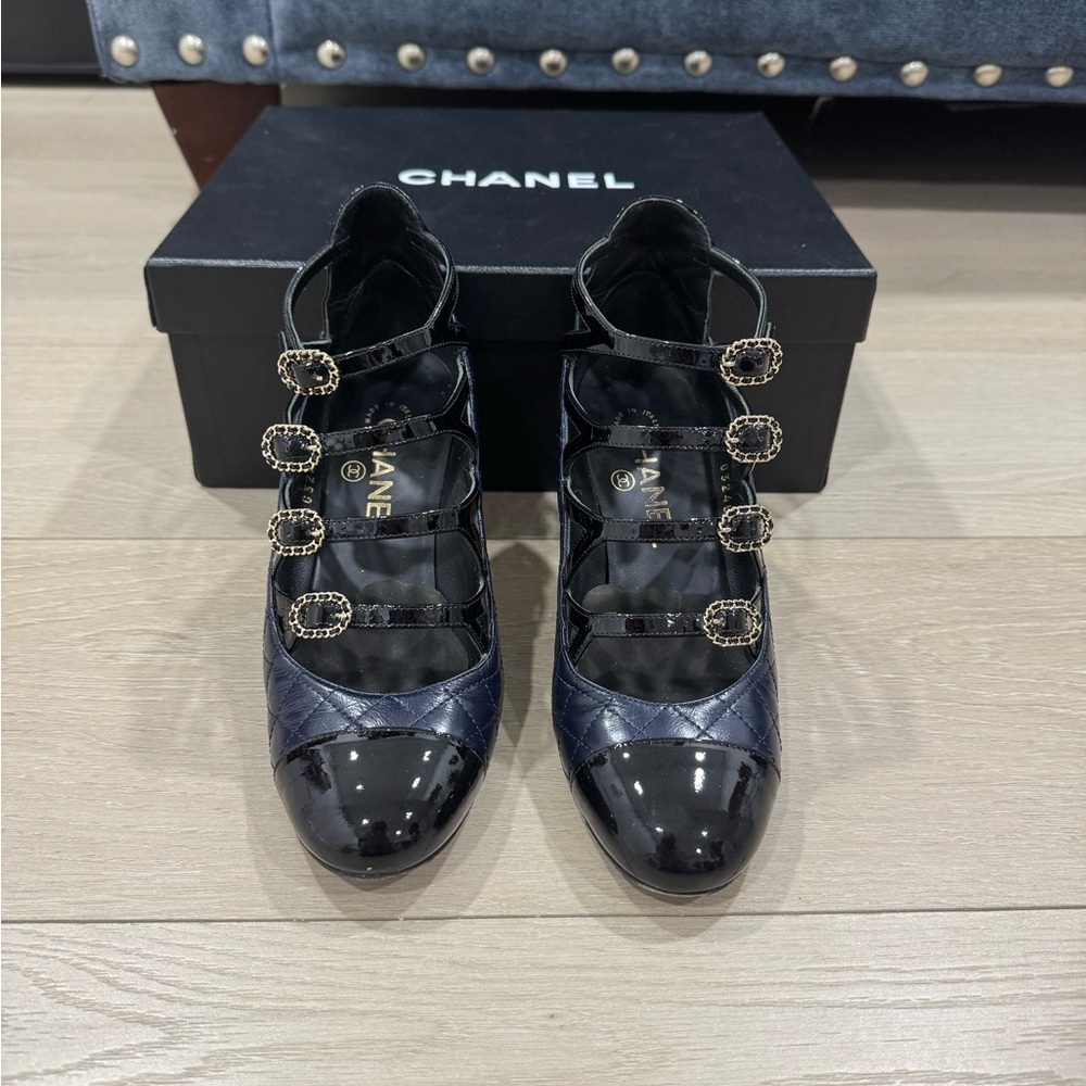Chanel Interlocking Straps Navy/Black Quilted Pumps Size 37 - Picture 4 of 16